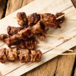 brochetas de cordero al grill