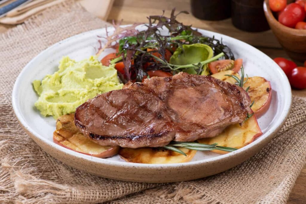 chuletas de cordero con manzanas